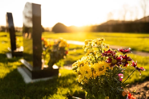 Le cimetière se restructure
